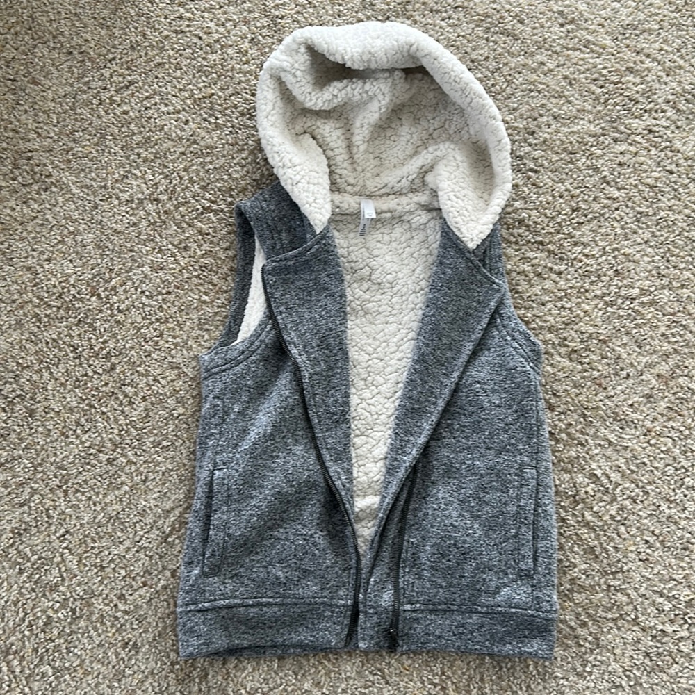 Woman’s Vest - Picture 1 of 4
